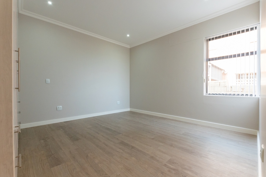 4 Bedroom Property for Sale in Myburgh Park Western Cape